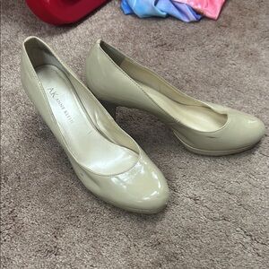 Anne Klein Women's Nude Patent Round-Toe Pumps bin D d21